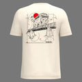 Dos du t-shirt beige naturel : chatbus traversant le pont de fer de Saint-Léon-sur-Vézère sous un soleil rouge, illustration Scampy's Léon